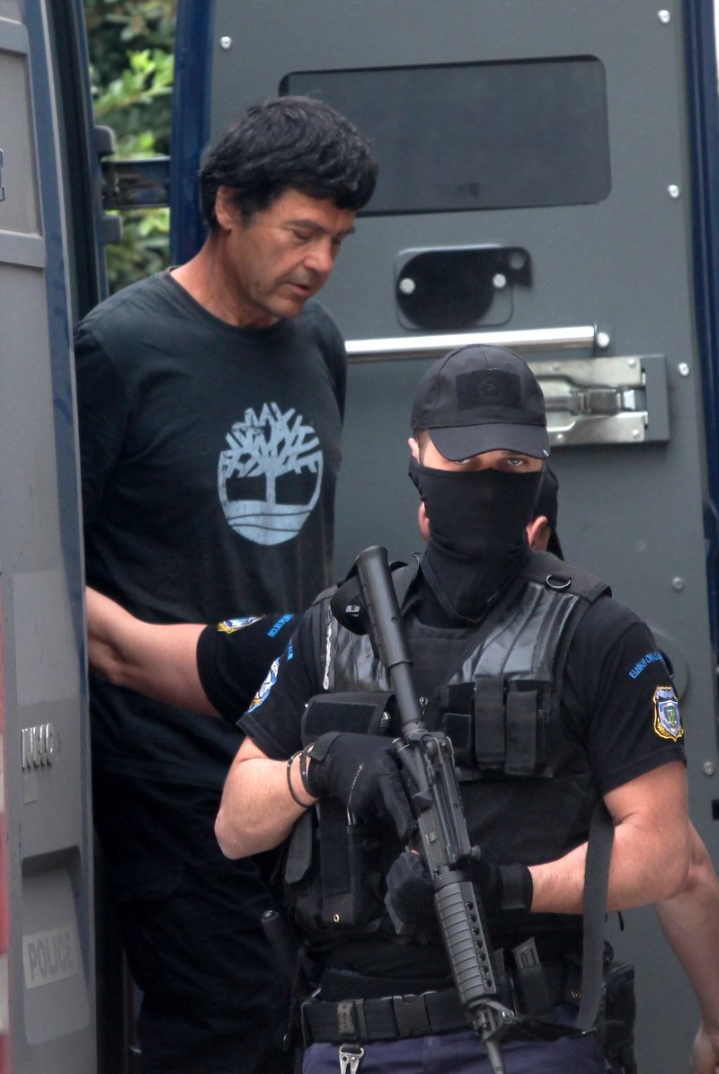 Το νέο λουκ του Χριστόδουλου Ξηρού και τα όσα απίστευτα είπε για να πάρει αναβολή [εικόνες] | iefimerida.gr 2