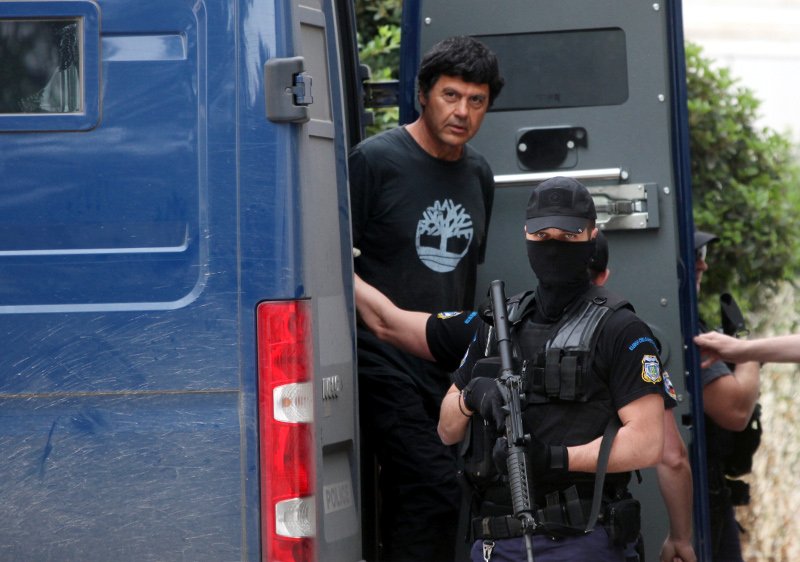 Το νέο λουκ του Χριστόδουλου Ξηρού και τα όσα απίστευτα είπε για να πάρει αναβολή [εικόνες] | iefimerida.gr 3