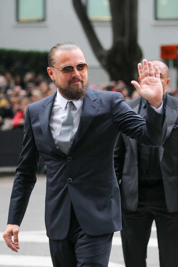 Ο Λεονάρντο Ντι Κάπριο με γενειάδα και κότσο [εικόνες] | iefimerida.gr 0