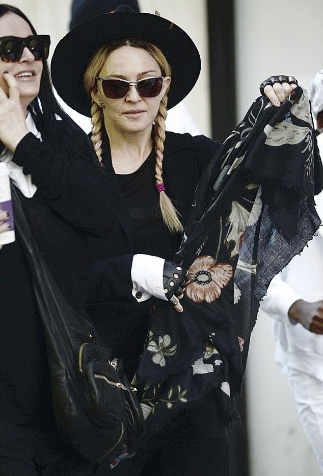 Οταν φάνηκε το άβαφτο πρόσωπo της Μαντόνα [εικόνες] | iefimerida.gr 1