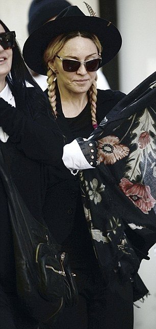 Οταν φάνηκε το άβαφτο πρόσωπo της Μαντόνα [εικόνες] | iefimerida.gr 2