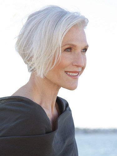 «Γυμνή» και «έγκυος» στα 63 της - H εκκεντρική και αντισυμβατική μαμά ενός δισεκατομμυριούχου [εικόνες] | iefimerida.gr 3