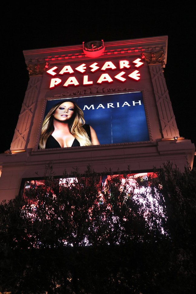 Αποκαλυπτικό ατύχημα για τη Μαράια Κάρεϊ πάνω στη σκηνή [εικόνες]  | iefimerida.gr 3