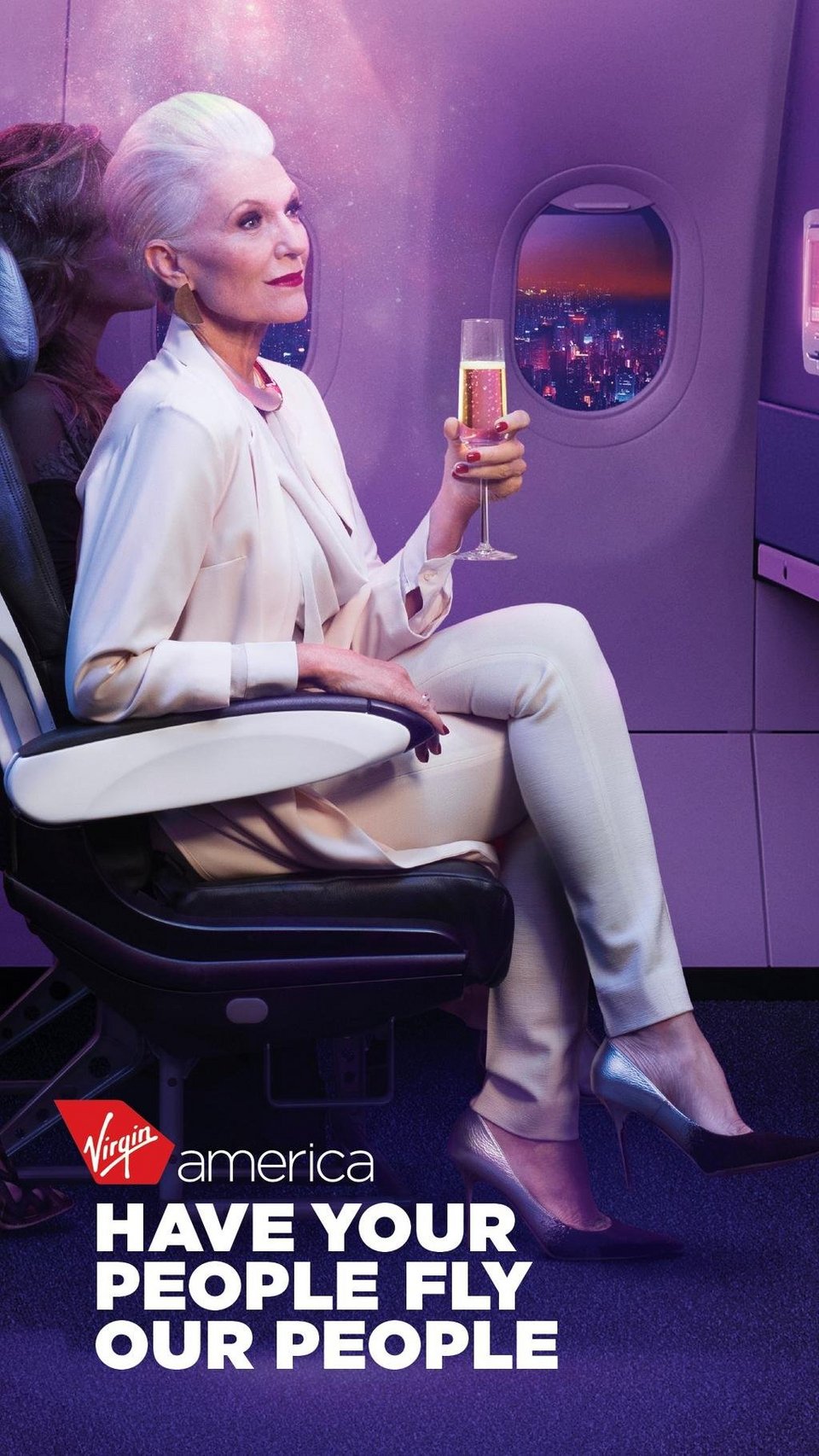 «Γυμνή» και «έγκυος» στα 63 της - H εκκεντρική και αντισυμβατική μαμά ενός δισεκατομμυριούχου [εικόνες] | iefimerida.gr 4