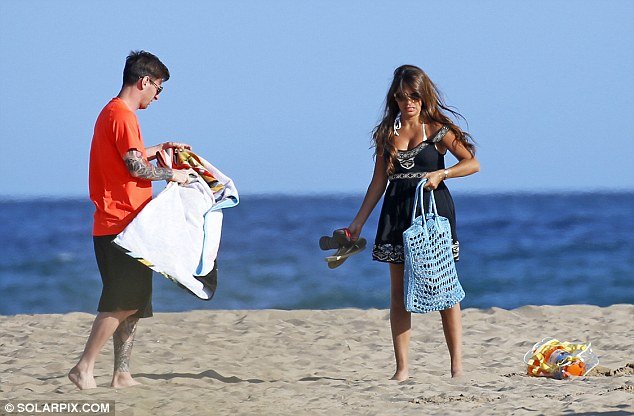 Στιγμές χαλάρωσης για την οικογένεια Μέσι στην παραλία [εικόνες] | iefimerida.gr 2