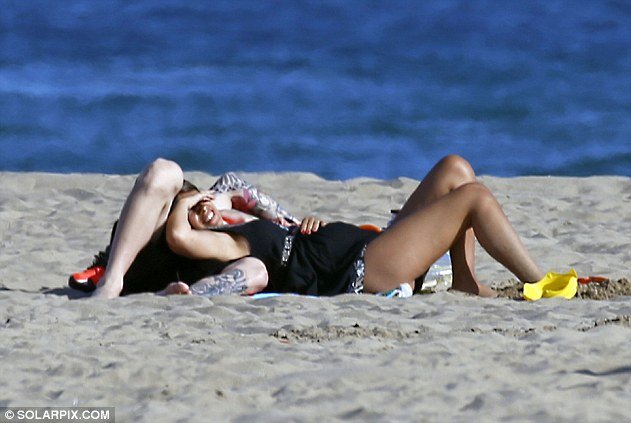 Στιγμές χαλάρωσης για την οικογένεια Μέσι στην παραλία [εικόνες] | iefimerida.gr 3