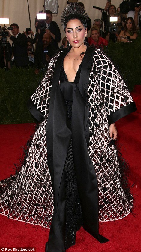 Κιτσαριό και σέξι ντυσίματα -Το Χόλιγουντ στο Met Gala 2015 [εικόνες] | iefimerida.gr 5