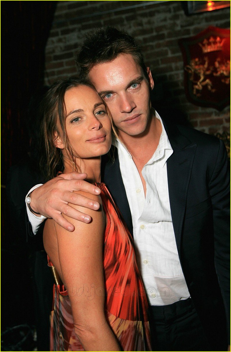 Σοκάρει ο Jonathan Rhys Meyers -Ξεκούμπωτο τζιν και τύφλα στο μεθύσι [εικόνες] | iefimerida.gr 7