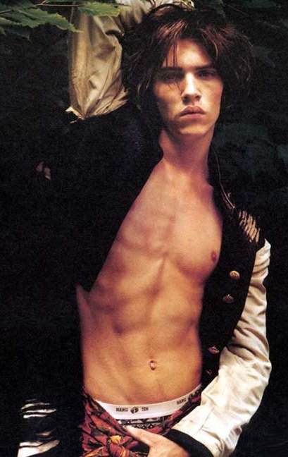 Σοκάρει ο Jonathan Rhys Meyers -Ξεκούμπωτο τζιν και τύφλα στο μεθύσι [εικόνες] | iefimerida.gr 6