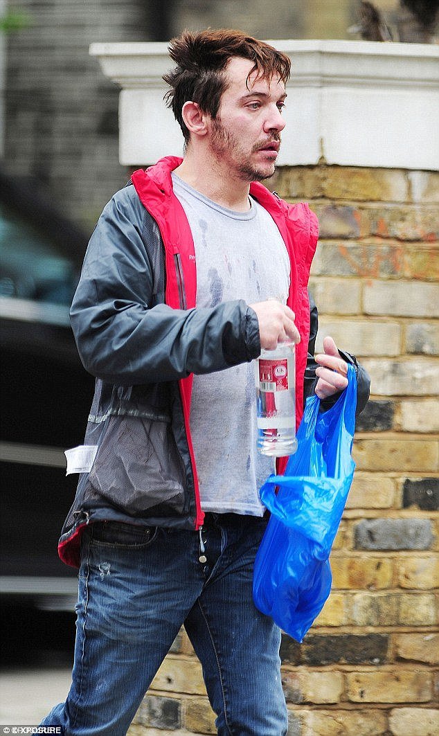 Σοκάρει ο Jonathan Rhys Meyers -Ξεκούμπωτο τζιν και τύφλα στο μεθύσι [εικόνες] | iefimerida.gr 0