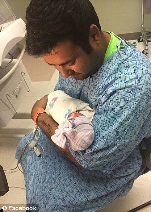 Δυο σώματα, τρία μωρά – Μια σπάνια περίπτωση τριδύμων ήρθε στο κόσμο στο Τέξας [εικόνες]   | iefimerida.gr 4