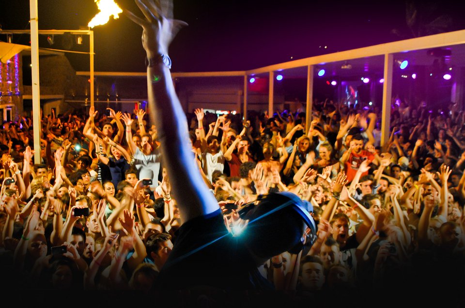 Telegraph: Γιατί ξεχωρίζουν 9 ελληνικά νησιά - Κεφαλλονιά για ηρεμία, Χίος για οικονομία, Λευκάδα για σπορ [εικόνες] | iefimerida.gr 4