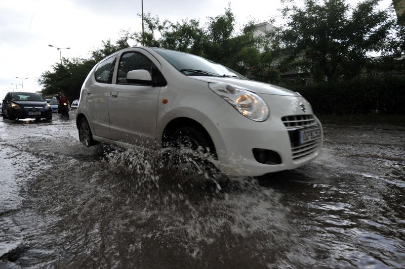 «Βούλιαξε» η Αθήνα από την νεροποντή -Δρόμοι ποτάμια και αιφνιδιασμένοι πεζοί που έτρεχαν να... σωθούν [εικόνες] | iefimerida.gr 1