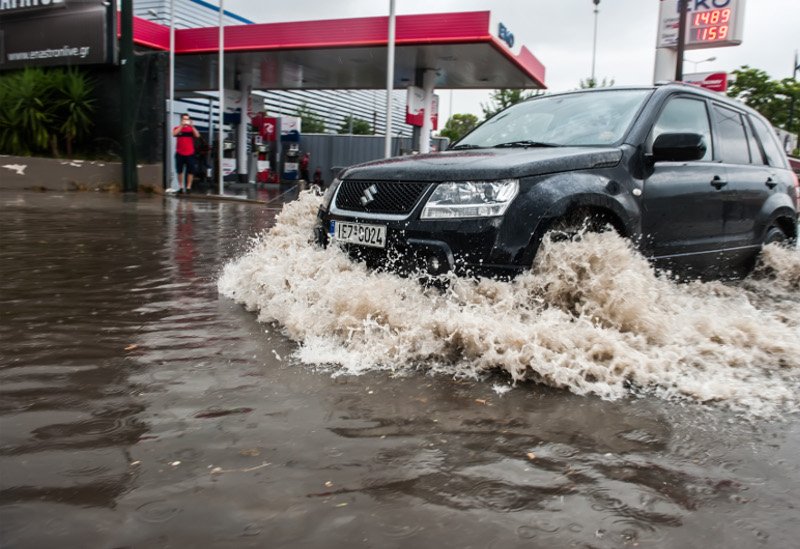 «Βούλιαξε» η Αθήνα από την νεροποντή -Δρόμοι ποτάμια και αιφνιδιασμένοι πεζοί που έτρεχαν να... σωθούν [εικόνες] | iefimerida.gr 7