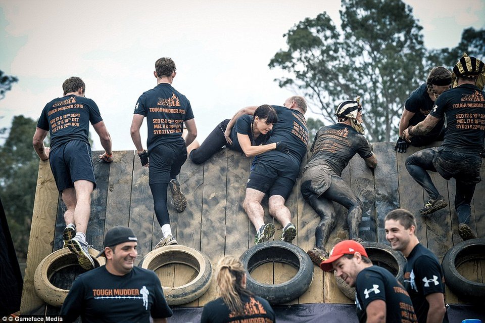 Λάσπες, ηλεκτροπληξίες και συρματοπλέγματα – Ενας διαφορετικός αγώνας [εικόνες]  | iefimerida.gr 6