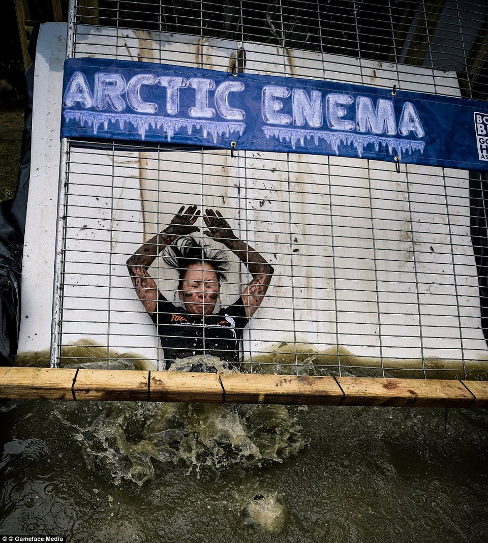 Λάσπες, ηλεκτροπληξίες και συρματοπλέγματα – Ενας διαφορετικός αγώνας [εικόνες]  | iefimerida.gr 4