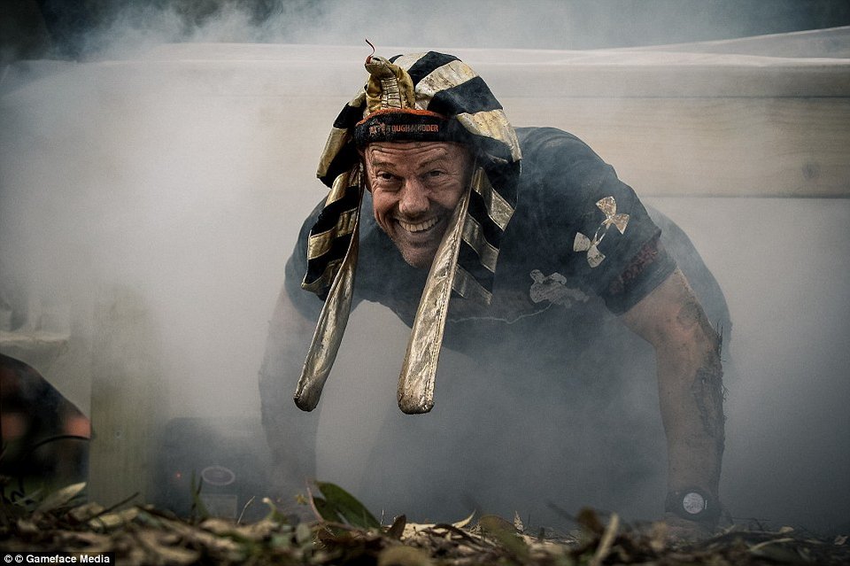 Λάσπες, ηλεκτροπληξίες και συρματοπλέγματα – Ενας διαφορετικός αγώνας [εικόνες]  | iefimerida.gr 2