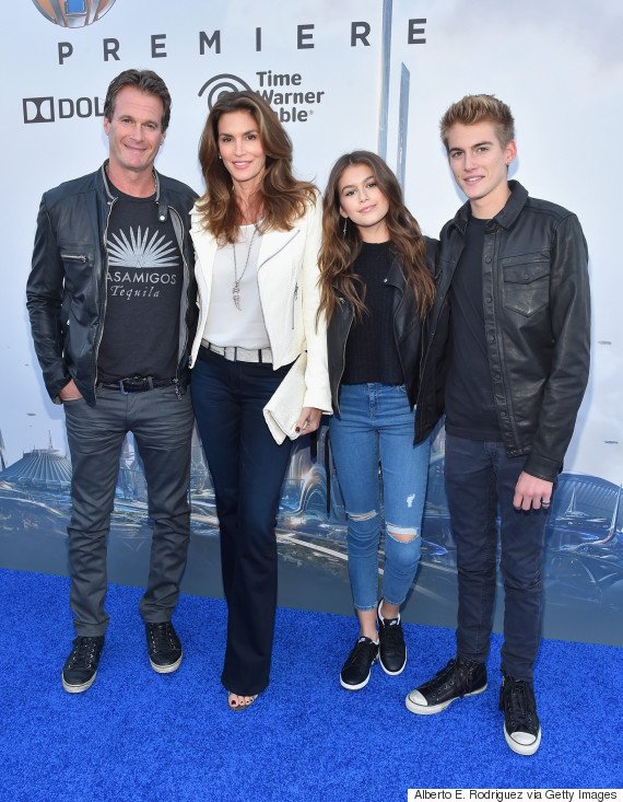 Ομοιότητα που τρομάζει -Η κόρη της Σίντι Κρόφορντ είναι ολόιδια με τη μητέρα της [εικόνες] | iefimerida.gr 2