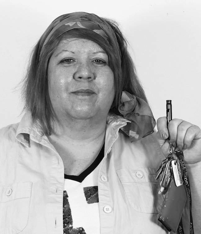 Κλειδιά, σφυρίχτρες βιασμού και σπρέι πιπεριού - Οι γυναίκες φοβούνται και οπλοφορούν [εικόνες]  | iefimerida.gr 0