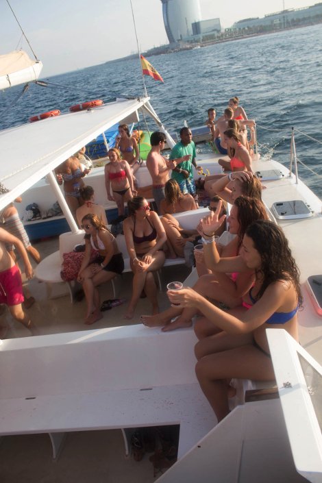 Στρώματα παντού και ειδικά δωμάτια -Οργιάζουν σε ξενοδοχείο της Κρήτης μέλη κλαμπ ανταλλαγής συντρόφων  | iefimerida.gr 0