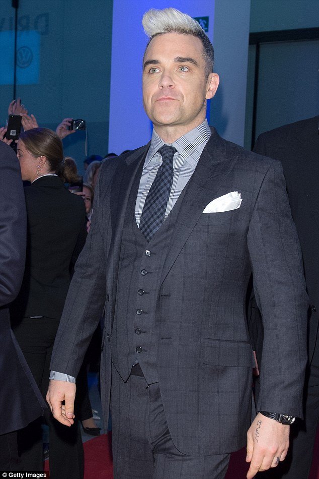 Καταγγελία σοκ: Ο Ρόμπι Γουίλιαμς και η σύζυγός του με παρενοχλούσαν σεξουαλικά [εικόνες]  | iefimerida.gr 4