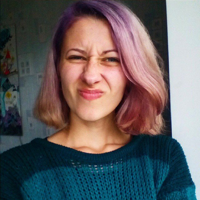 Διαμαρτυρία, αλλιώς -Ρωσίδες βγάζουν selfie με γκριμάτσες, για την 17χρονη που έκλαιγε γιατί την πάντρεψαν με 50άρη [εικόνες] | iefimerida.gr 4