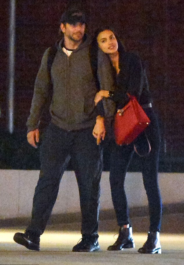 Η Σάικ βρήκε τον αντικαταστάτη του Ρονάλντο -Λιώνει με τα φιλιά του Μπράντλεϊ Κούπερ [εικόνες] | iefimerida.gr 1