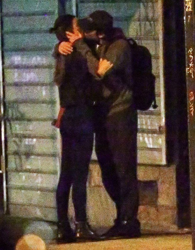 Η Σάικ βρήκε τον αντικαταστάτη του Ρονάλντο -Λιώνει με τα φιλιά του Μπράντλεϊ Κούπερ [εικόνες] | iefimerida.gr 3