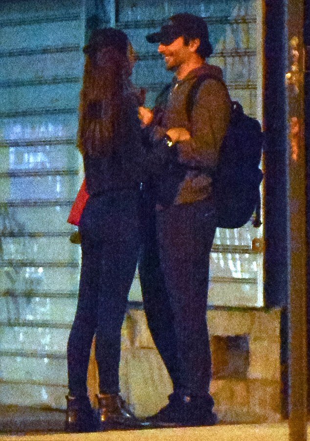 Η Σάικ βρήκε τον αντικαταστάτη του Ρονάλντο -Λιώνει με τα φιλιά του Μπράντλεϊ Κούπερ [εικόνες] | iefimerida.gr 4