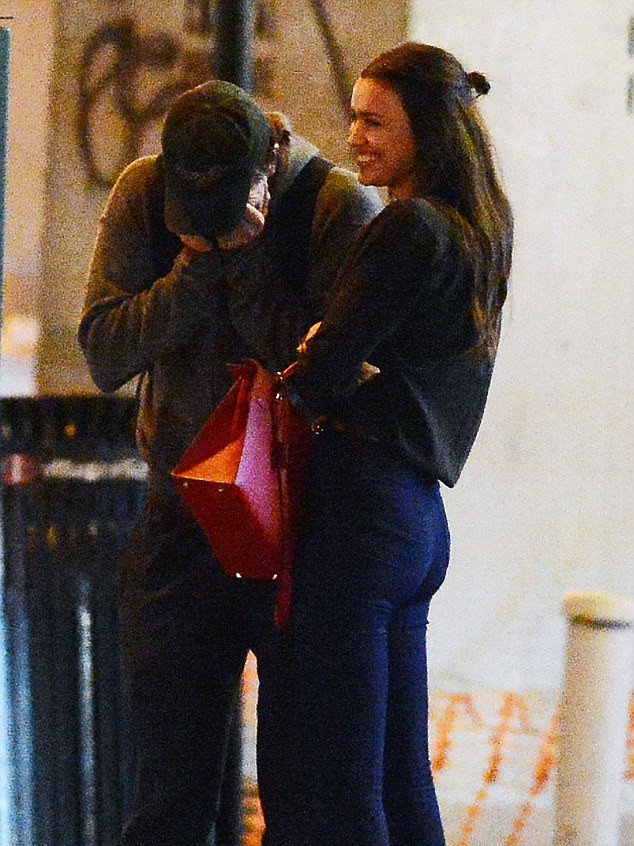 Η Σάικ βρήκε τον αντικαταστάτη του Ρονάλντο -Λιώνει με τα φιλιά του Μπράντλεϊ Κούπερ [εικόνες] | iefimerida.gr 7