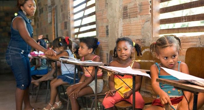 Τα σχολεία του κόσμου -Από τα χωράφια και τα πάρκα, έως τις αίθουσες με tablet και ίντερνετ [εικόνες] | iefimerida.gr 9