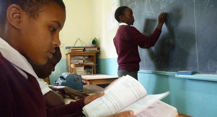 Τα σχολεία του κόσμου -Από τα χωράφια και τα πάρκα, έως τις αίθουσες με tablet και ίντερνετ [εικόνες] | iefimerida.gr 4