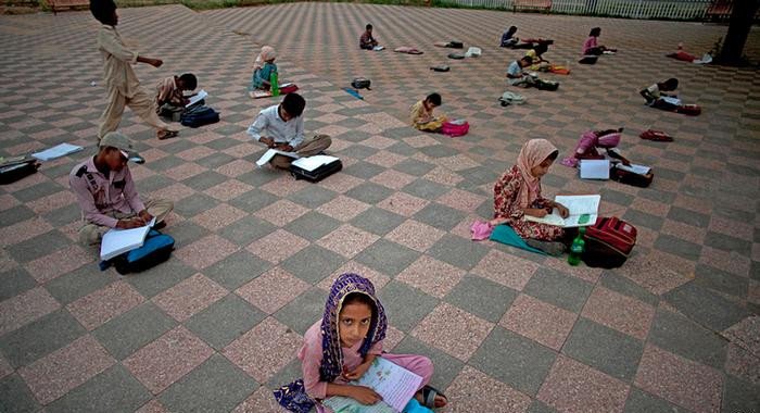 Τα σχολεία του κόσμου -Από τα χωράφια και τα πάρκα, έως τις αίθουσες με tablet και ίντερνετ [εικόνες] | iefimerida.gr 6