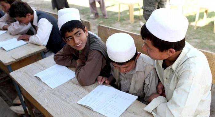 Τα σχολεία του κόσμου -Από τα χωράφια και τα πάρκα, έως τις αίθουσες με tablet και ίντερνετ [εικόνες] | iefimerida.gr 7