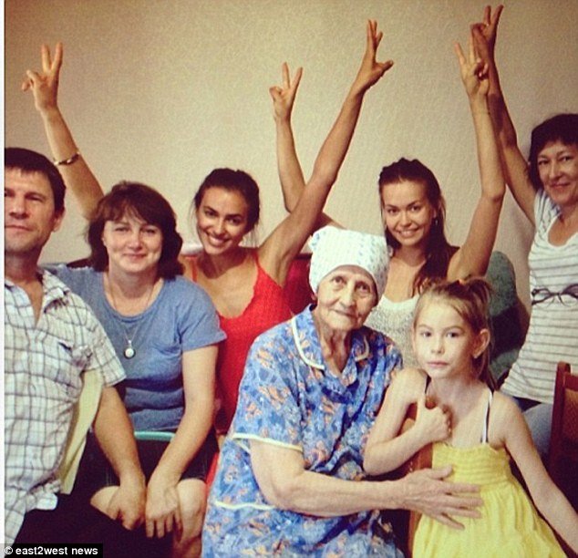 Η άγνωστη Ιρίνα Σάικ -Η πάμφτωχη ζωή και οι περίεργες σχέσεις με επιχειρηματίες [εικόνες] | iefimerida.gr 5