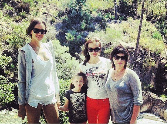 Η άγνωστη Ιρίνα Σάικ -Η πάμφτωχη ζωή και οι περίεργες σχέσεις με επιχειρηματίες [εικόνες] | iefimerida.gr 6