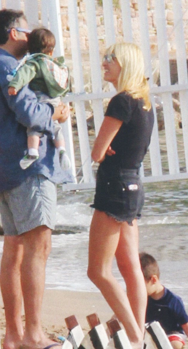 Ατελείωτα πόδια - Το καυτό σορτς της Φαίης Σκορδά [εικόνες] | iefimerida.gr 0