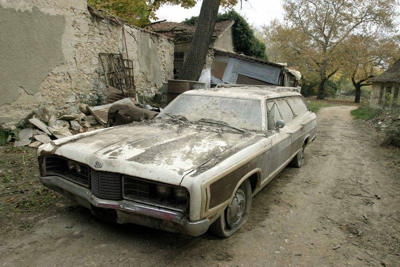 Τα δέκα πολυτελή αυτοκίνητα του τέως που σάπιζαν στο Τατόι [εικόνες] | iefimerida.gr 2