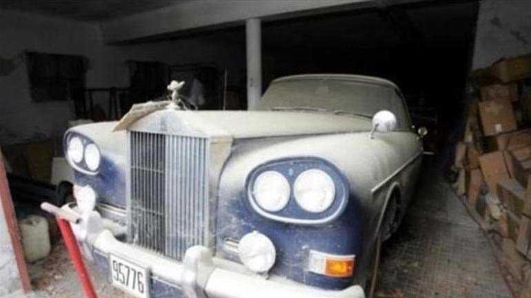 Τα δέκα πολυτελή αυτοκίνητα του τέως που σάπιζαν στο Τατόι [εικόνες] | iefimerida.gr 0