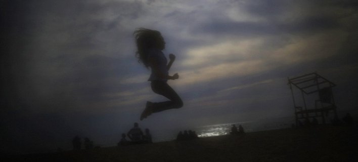 Κοιτώντας τον κόσμο μέσα από την μπούρκα: Μια σκοτεινή και μουντή εικόνα [εικόνες] | iefimerida.gr 4