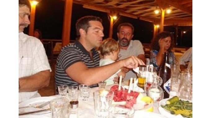 Το πάρτι γενεθλίων του Τσίπρα junior -Η τούρτα στο πάρκο & το ντεκόρ διά χειρός Περιστέρας | iefimerida.gr 1