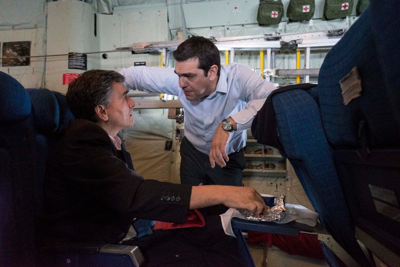 Το επίπονο ταξίδι με το C-130 στη Ρίγα: Το κολατσιό στο αλουμινόχαρτο και οι ωτοασπίδες [εικόνες] | iefimerida.gr 1