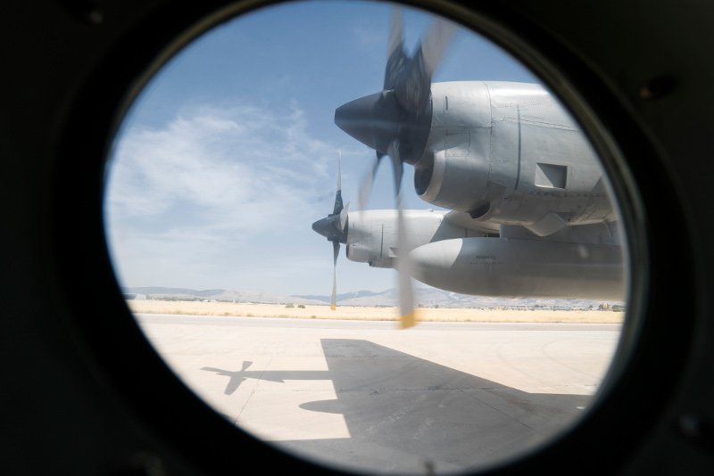 Το επίπονο ταξίδι με το C-130 στη Ρίγα: Το κολατσιό στο αλουμινόχαρτο και οι ωτοασπίδες [εικόνες] | iefimerida.gr 11