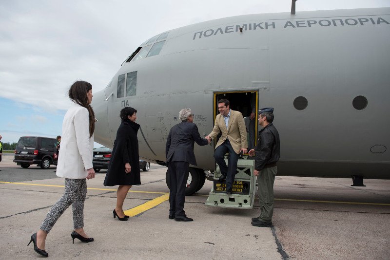 Το επίπονο ταξίδι με το C-130 στη Ρίγα: Το κολατσιό στο αλουμινόχαρτο και οι ωτοασπίδες [εικόνες] | iefimerida.gr 12