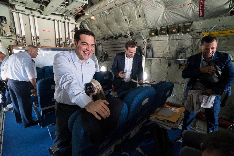 Το επίπονο ταξίδι με το C-130 στη Ρίγα: Το κολατσιό στο αλουμινόχαρτο και οι ωτοασπίδες [εικόνες] | iefimerida.gr 5