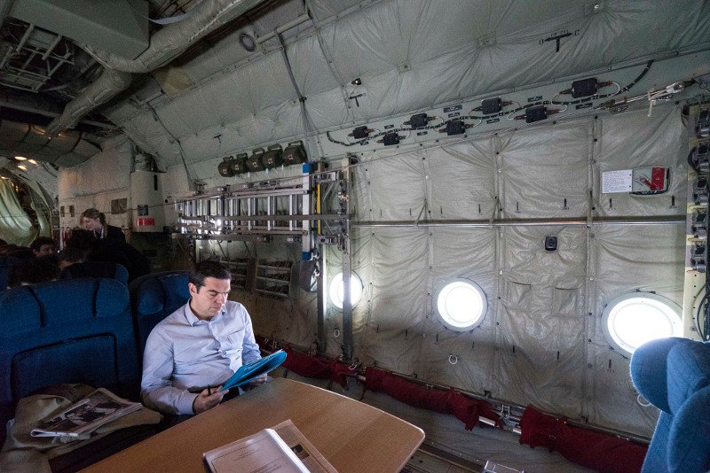 Το επίπονο ταξίδι με το C-130 στη Ρίγα: Το κολατσιό στο αλουμινόχαρτο και οι ωτοασπίδες [εικόνες] | iefimerida.gr 6