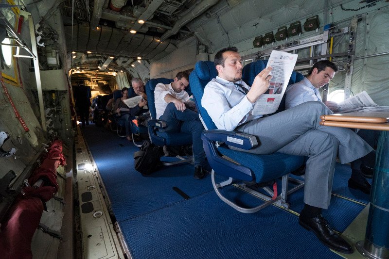 Το επίπονο ταξίδι με το C-130 στη Ρίγα: Το κολατσιό στο αλουμινόχαρτο και οι ωτοασπίδες [εικόνες] | iefimerida.gr 8