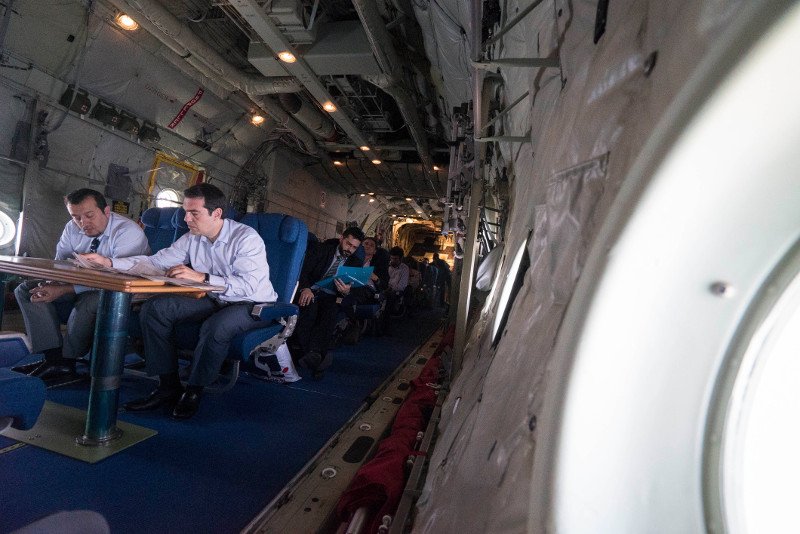 Το επίπονο ταξίδι με το C-130 στη Ρίγα: Το κολατσιό στο αλουμινόχαρτο και οι ωτοασπίδες [εικόνες] | iefimerida.gr 9