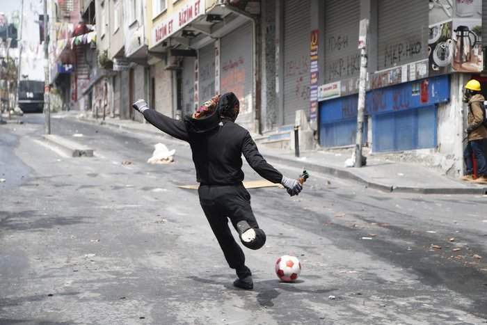 Επεισόδια στην πλατεία Ταξίμ στην Κωνσταντινούπολη [εικόνες] | iefimerida.gr 2