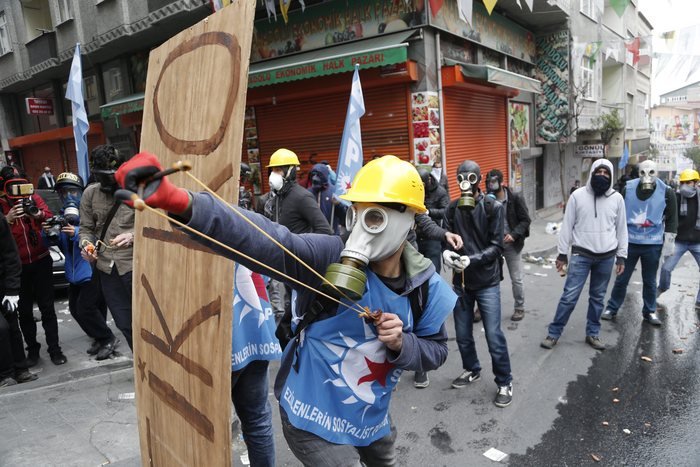 Επεισόδια στην πλατεία Ταξίμ στην Κωνσταντινούπολη [εικόνες] | iefimerida.gr 4